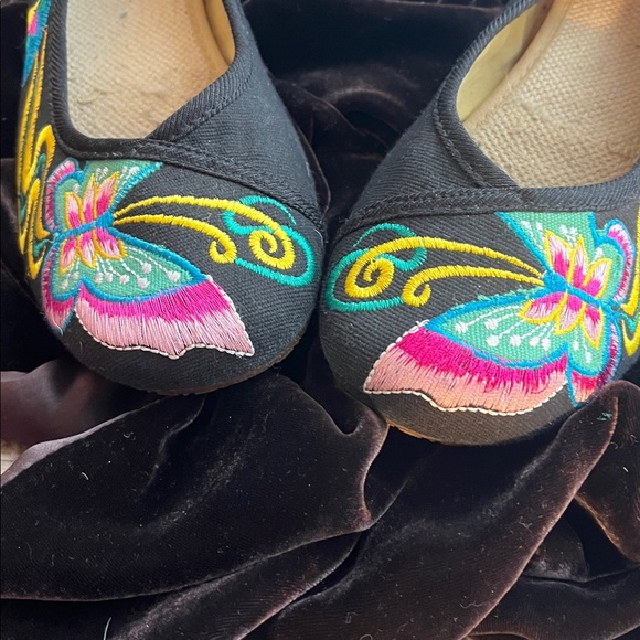 Butterfly flats🦋 - Picture 5 of 6
